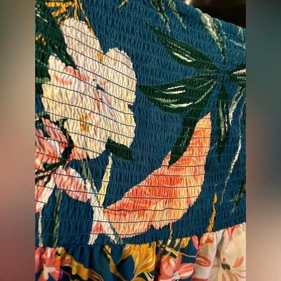 EUC Patrons of Peace Tropical Print Halter Top size Medium - Picture 6 of 9